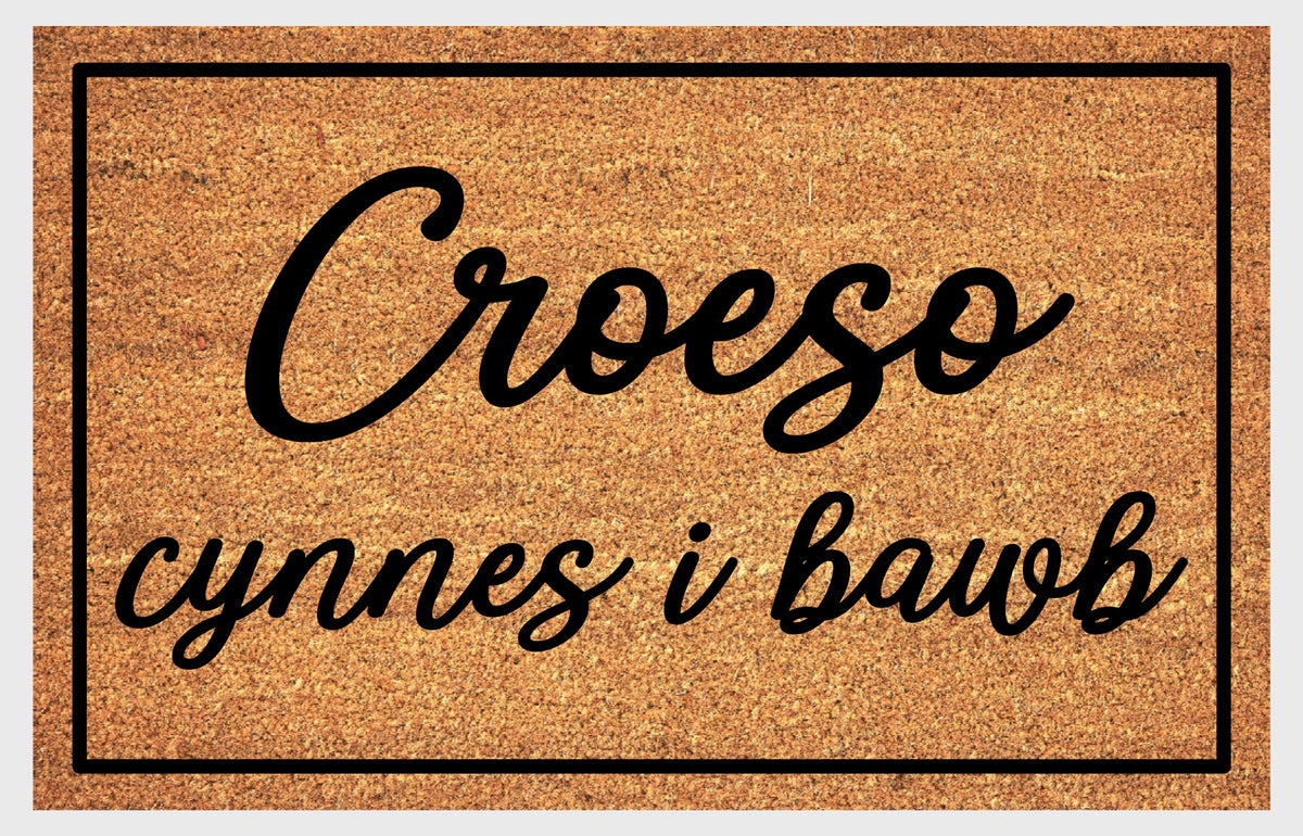 Close-up of Croeso Cynnes i Bawb Welsh doormat showing natural coir fiber texture and lettering detail